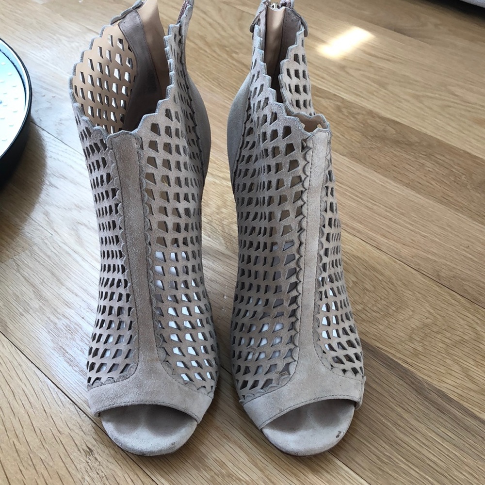 Leather peep toe heel